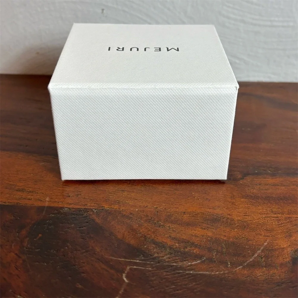 Mejuri Jewelry‎ Gift Box White Empty Packaging Hinged Lid Embossed Logo